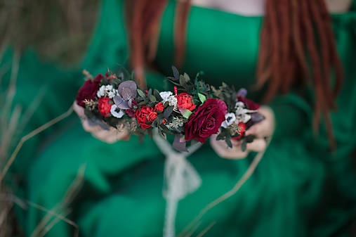 Kvetinový venček "spomienky z lupeňov ruží"