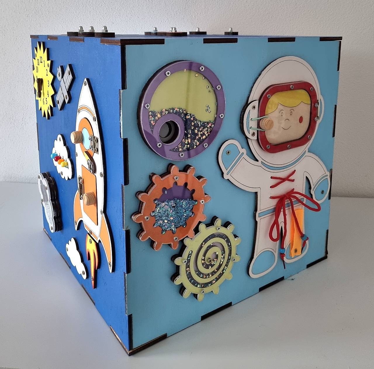 Montessori (activity) kocka Vesmír