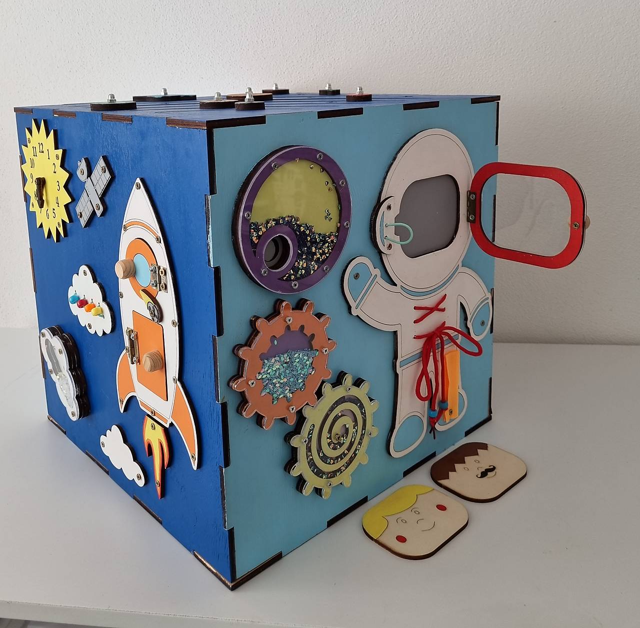 Montessori (activity) kocka Vesmír