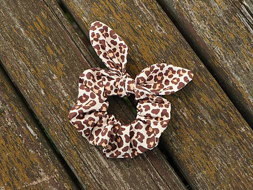 Scrunchies ušatá gumička leopard hnedá