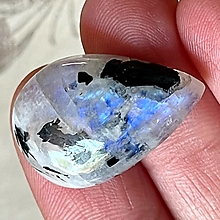 Minerály - Mesačný kameň s turmalínom kabošon slza prevŕtaný / 25x16x7mm M-S145 - 14570448_
