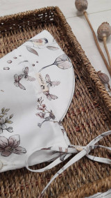 Detské čiapky - Birds and flowers baby bonnet - čepiec letný - 14578398_