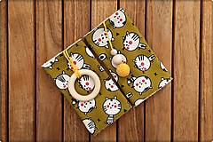 Detský textil - Slintáčiky na ergonomické nosiče (Okrové mačky so žltými doplnkami) - 14578839_