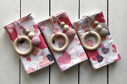 Detský textil - Dopredaj - Slintáčiky na ergonomické nosiče (Valentín s broskyňovými doplnkami) - 14578870_