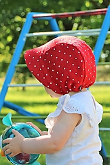 Detské čiapky - Letný detský ľanový čepiec bodka na červenej - 14581372_