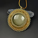 Náhrdelníky - Cerah, prívesok so zlatým obsidiánom, korálková výšivka - 14582502_