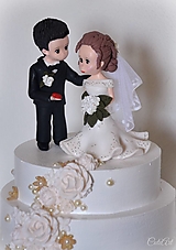 Dekorácie - Dám ti svoje srdce - personalizované figúrky nevesty a ženícha na svadobnú tortu - 14582253_