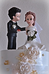 Dekorácie - Dám ti svoje srdce - personalizované figúrky nevesty a ženícha na svadobnú tortu - 14582260_