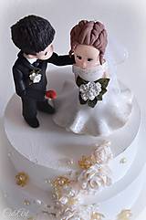 Dekorácie - Dám ti svoje srdce - personalizované figúrky nevesty a ženícha na svadobnú tortu - 14582262_