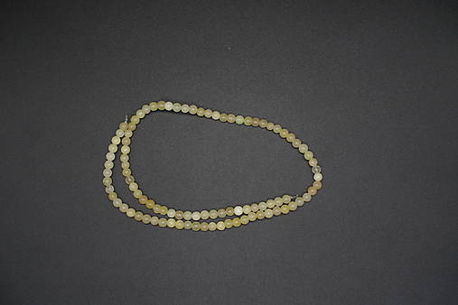 Minerály - Rýchly výber okrúhlych korálok 4mm 1. časť (šnúry) (Nefrit topázový farbený (93ks)) - 14581486_