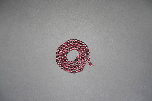  - Rýchly výber okrúhlych korálok 4mm 1. časť (šnúry) (Gránát I (104ks)) - 14581550_