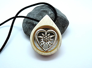 Náhrdelníky - Plesnivec v srdci-drevený minimalistický prívesok/kľúčenka - 14581198_