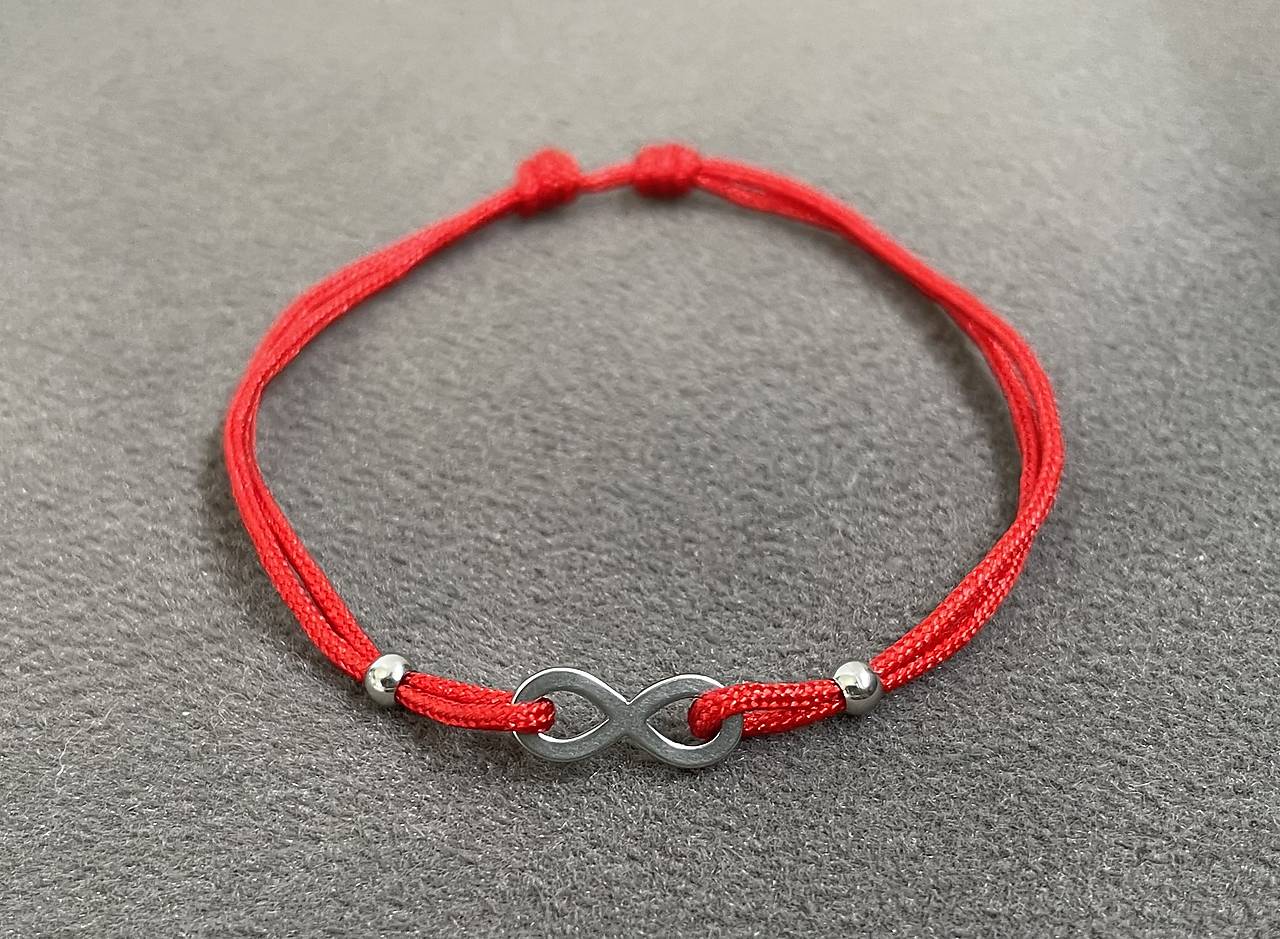 Jednoduchý náramok s minimalistickým symbolom infinity z chirurgickej ocele