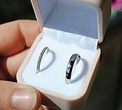 Prstene - Obrúčky úzke s diamantmi - 14585249_