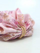 Šály a nákrčníky - Zľava - Pôvabný ružový nákrčník z ľanu s kvetinovým motívom "Jolie II." - 14586912_