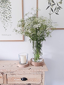 Dekorácie - Sklenená váza s dreveným podstavcom - 14587080_