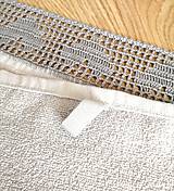 Úžitkový textil - Froté uterák s háčkovanou krajkou, svetlosivý - 14585325_
