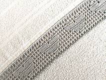 Úžitkový textil - Froté uterák s háčkovanou krajkou, svetlosivý - 14585327_