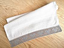 Úžitkový textil - Froté uterák s háčkovanou krajkou, svetlosivý - 14585329_