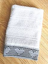 Úžitkový textil - Froté uterák s háčkovanou krajkou, svetlosivý - 14585331_