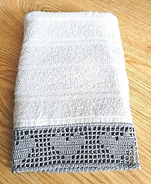 Úžitkový textil - Froté uterák s háčkovanou krajkou, svetlosivý - 14585330_