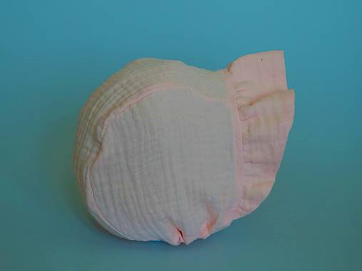 Letný detský mušelínový čepček Karolína s riaseným šiltom