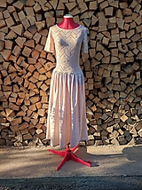 Ľanové maxi šaty s madeirou / čipkou (34-36 - Béžová)