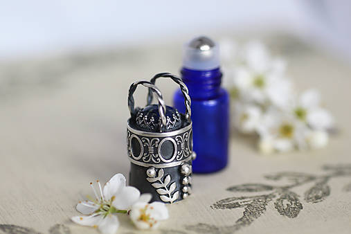 Strieborný roll-on šperk s lapisom lazuli - Myrra Queen