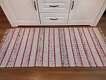 Úžitkový textil - Ručne tkaný koberec, pastelovo ružový, pásiky - 14590859_