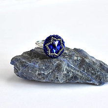 Prstene - Majestátna modrá, prsteň s krištáľom Swarovski, korálka - 14590313_