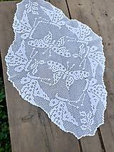 Úžitkový textil - veľký háčkovaný obrus s motýľmi - 14594562_