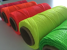 Galantéria - Polyesterové voskované šnúrky (Linhasita) 0,5mm, Fosforové farby - 14596114_