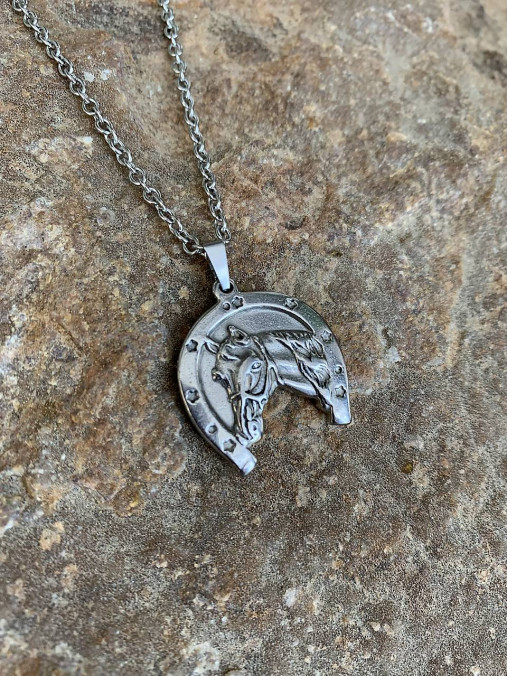 Náhrdelníky - prívesok kôň s podkovou - 14595614_