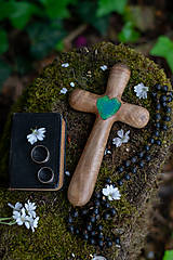 Dekorácie - Svadobný krížik z orechového dreva - 14600849_
