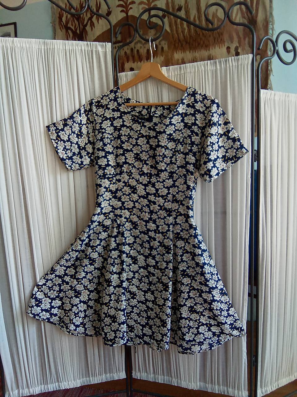 Šaty. Letné šaty margarétkové s točivou sukničkou.