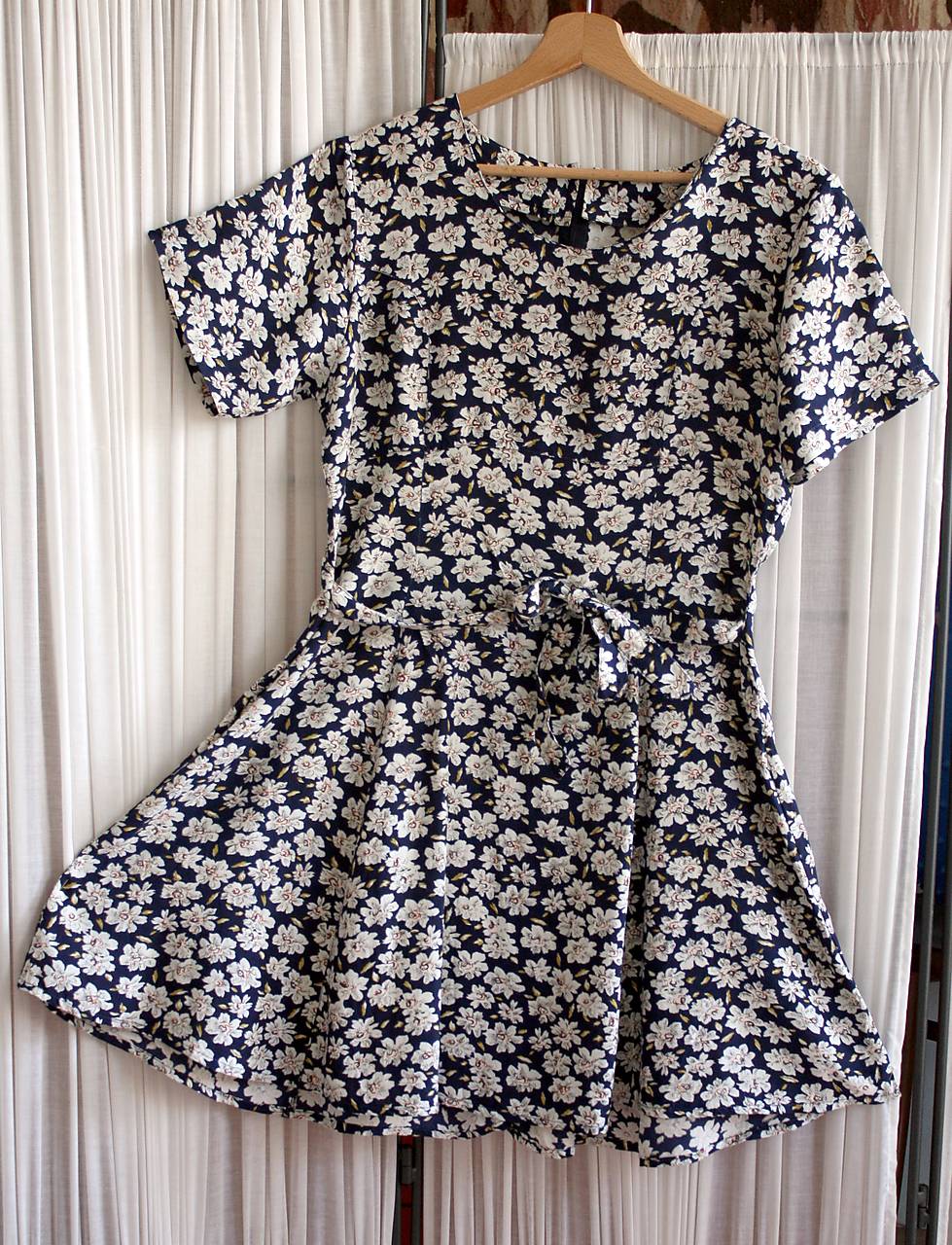Šaty. Letné šaty margarétkové s točivou sukničkou.