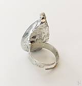 Prstene - Cínovaný prsteň s liečivým kameňom larsonitom - 14610057_