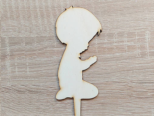 Drevený zapich modliaci sa chlapec šírka 6,5cm 