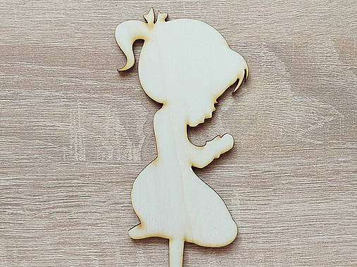 Drevený zapich modliace sa dievčatko šírka 7,4cm 