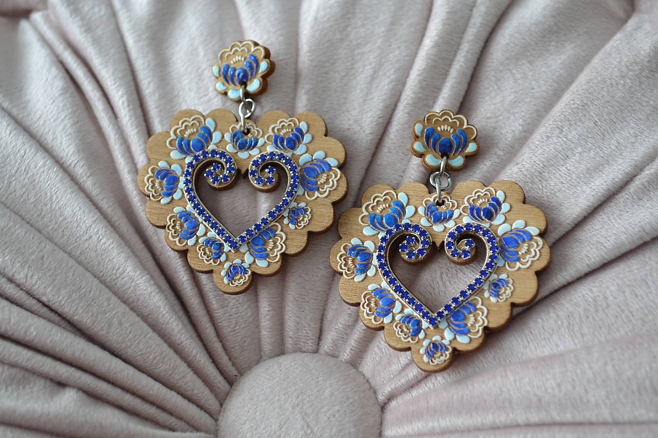Drevené náušničky Margarétka ručne maľované (kráľovská modrá)