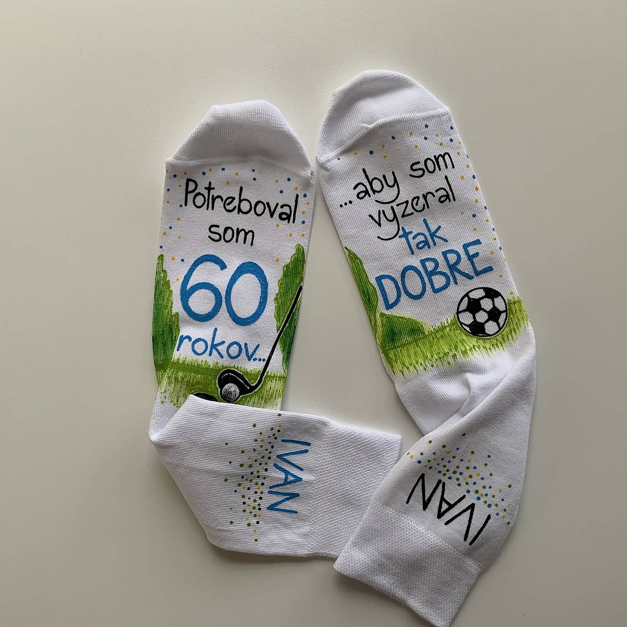 Maľované tmavomodré ponožky k narodeninám (Biele s futbalkou)