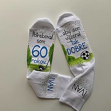 Ponožky, pančuchy, obuv - Maľované tmavomodré ponožky k narodeninám (Biele s futbalkou) - 14611873_