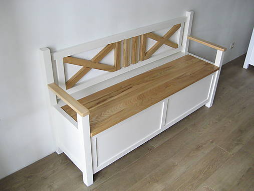 Drevená lavica z buku a jasena s úložným priestorom
