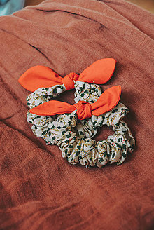 Ozdoby do vlasov - Scrunchies gumička s uškami v zľave  (Oranžová gumička s uškami) - 14632420_