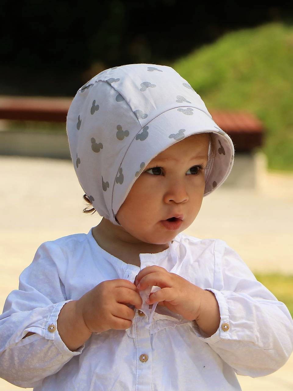 Letný detský čepček ušaté hlávky svetlošedý