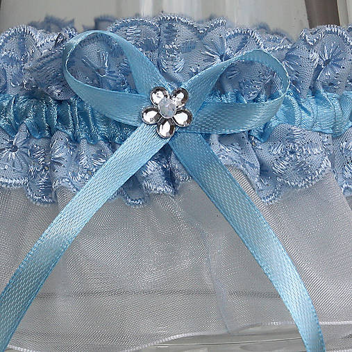 Modrý madeirový podväzok s organzovou stuhou