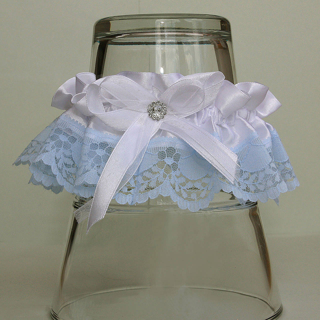 Bielo modrý svadobný podväzok 2