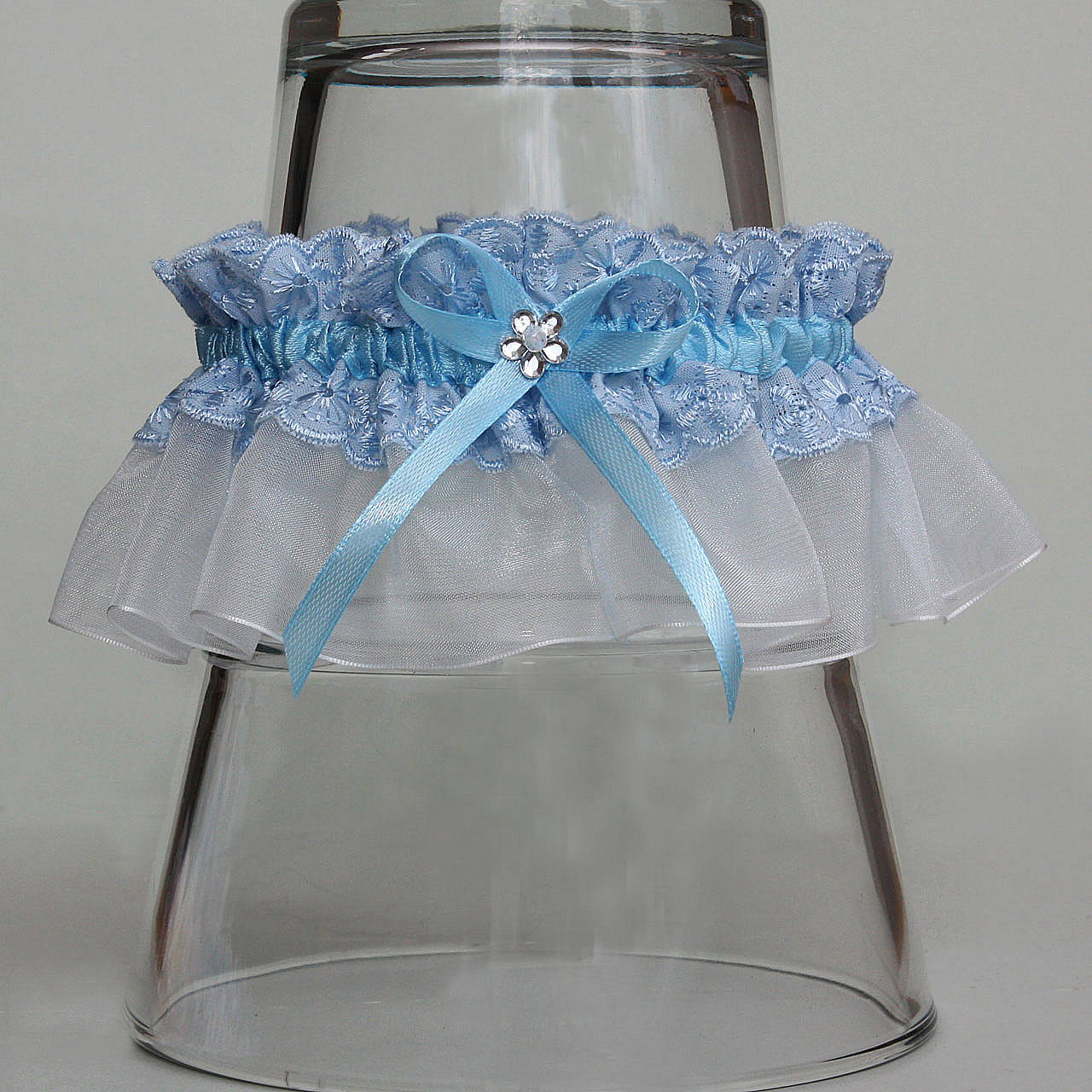 Modrý madeirový podväzok s organzovou stuhou