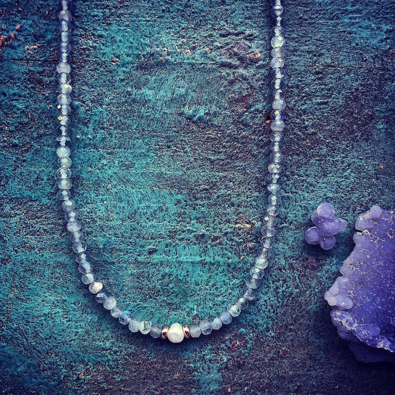 Náhrdelník labradorit a perla