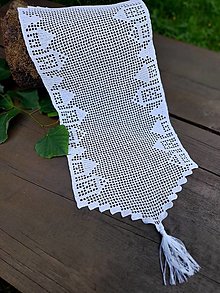 Úžitkový textil - háčkovaný obrus domčekový so strapcami - 14639610_